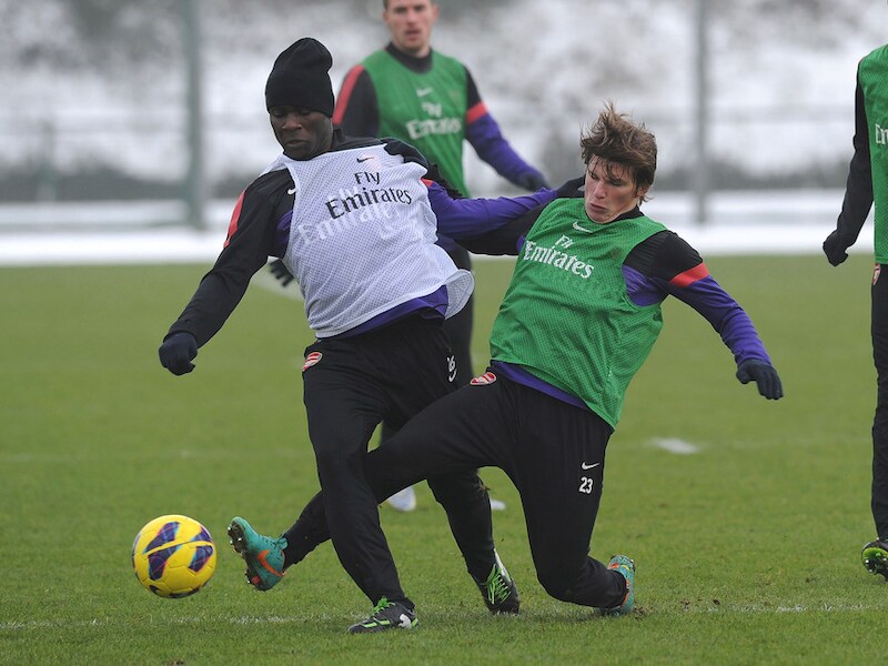 Frimpong en Arshavin op training bij Arsenal.