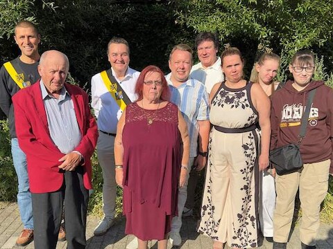 Het koppel kreeg bezoek van een delegatie van het Halse schepencollege.