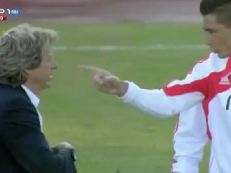 Cardozo gaf Jesus een duw en gooide verwijten naar het hoofd van zijn coach..