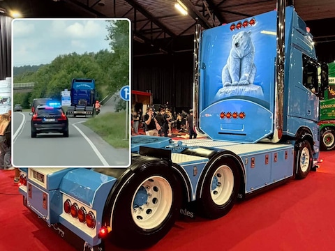 Op de beurs konden de truckers nog genieten van de bewonderende blikken van de toeschouwers. Na afloop was het gedaan met genieten en volgde een controle van de politie.