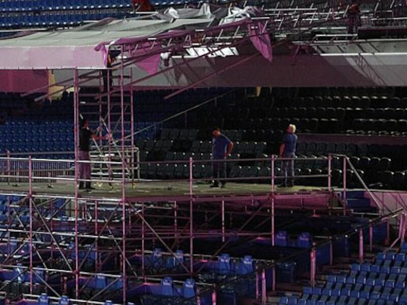 Het acht dagen geleden opgetrokken podium voor Bale in het Bernabeu moet weer (even?) neer.