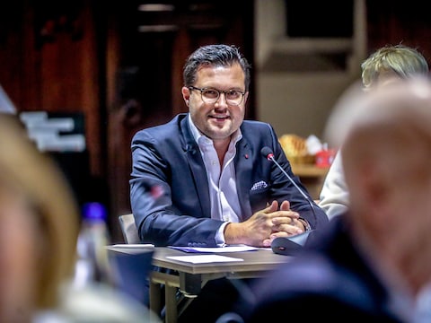Jasper Pillen is de partner van Marianne Verhaert, de burgemeester van Grobbendonk.