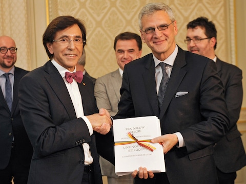 Premier Elio Di Rupo met Vlaams minister-president Kris Peeters.
