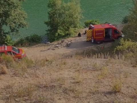 De hulpdiensten bij de steengroeve in Wattissart.