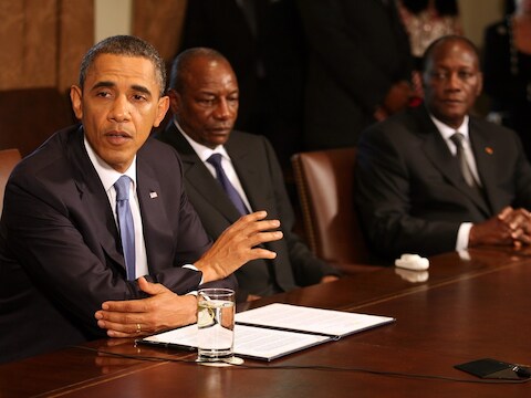 Barack Obama (links) overlegde met de presidenten van Guinea en Ivoorkust.