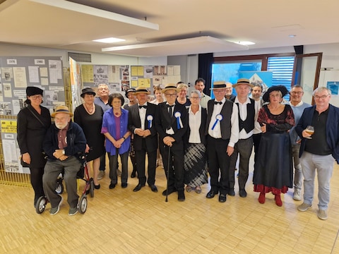 Expo brengt 50 jaar Folklorefeesten in Lichtervelde opnieuw tot leven: van 1.250 liter picon tot 1.154 man in polonaise