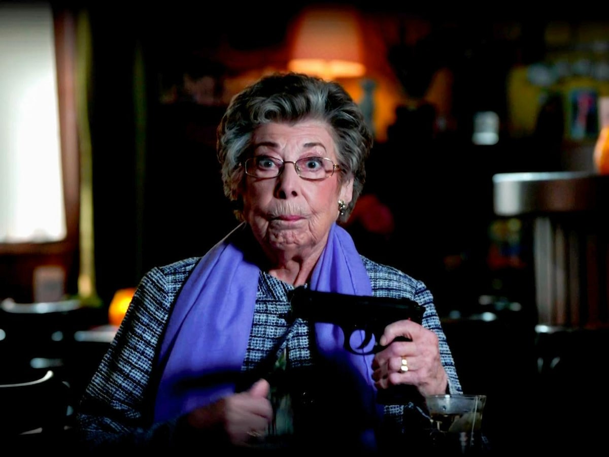 KIJK. “Niet fokken met de Bomma uit 'Familie'”: Annie Geeraerts 'roept op'  om te stemmen voor de Kastaars | TV | hln.be