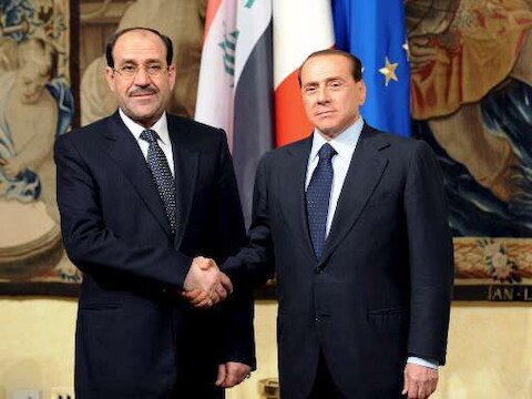 De Italiaanse premier Silvio Berlusconi (r) met zijn Iraakse collega Nuri al-Maliki.