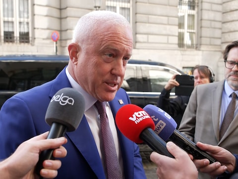 Bill White maandag bij aankomst bij minister van Buitenlandse Zaken Maxime Prévot.
