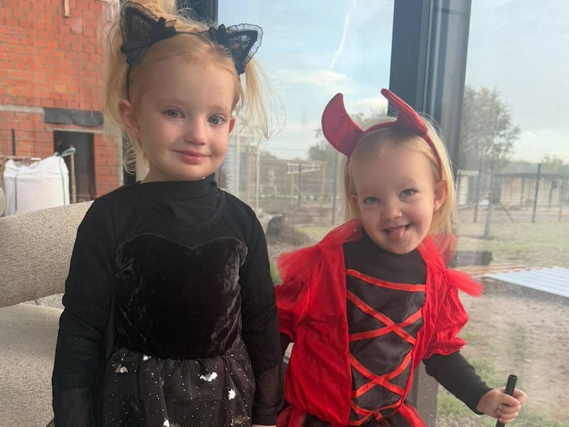 Zusjes Kate en Lucy in Buggenhout