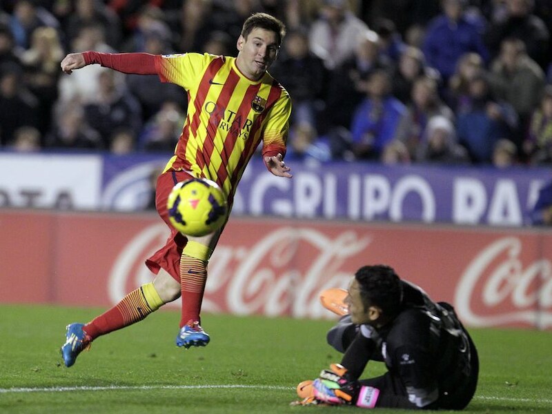 Messi geraakt niet voorbij Navas.