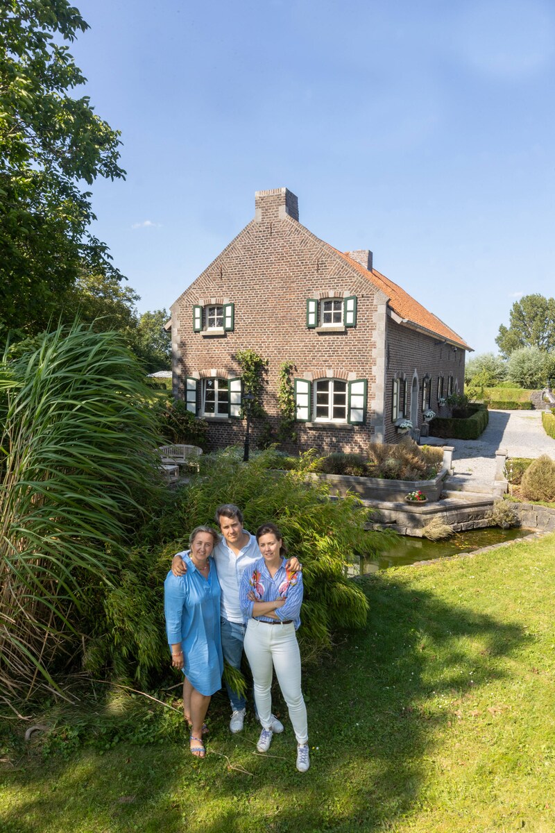 Elke, Daan en Linde Bohnen, de kinderen van Gerty Vanhoef voor de bewuste hoeve.