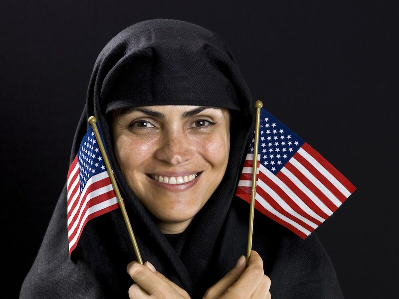 Moslims vormen een klein deel van de Amerikaanse bevolking, zijn beter opgeleid dan de gemiddelde Amerikaan, staan voor gendergelijkheid en zijn net zo religieus georiënteerd als christenen.