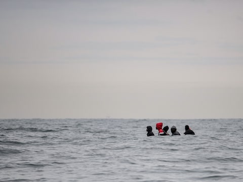 Migranten proberen met een gammel bootje de overkant van het Kanaal te bereiken. Archiefbeeld.