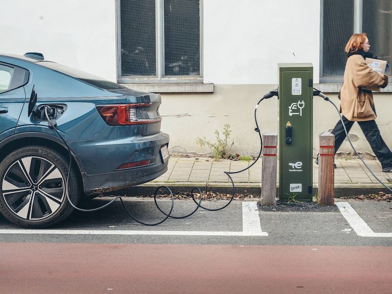 Vaker ongevallen met kwetsbare weggebruikers bij “te stille” elektrische wagens