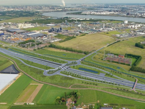 Plaatsing van brug ter hoogte van Sint-Anna Linkeroever.