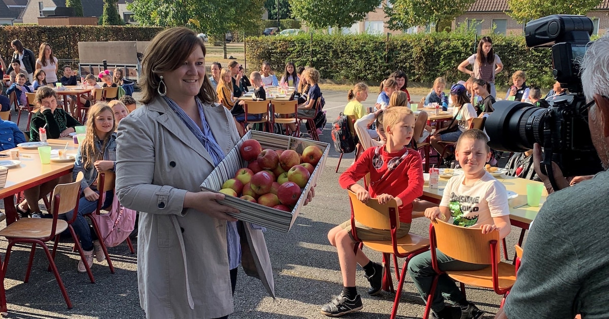 Europarlementariër Cindy Franssen deelt biologische appels uit in KBO ...