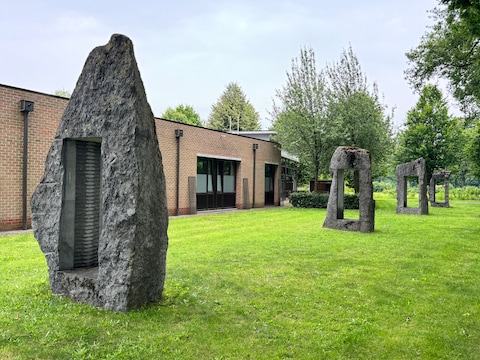 De 30-jarige man stak eerst zijn kamer in het psychiatrisch centrum Bethanië in brand, en stichtte daarna brand bij zijn grootouders. 
