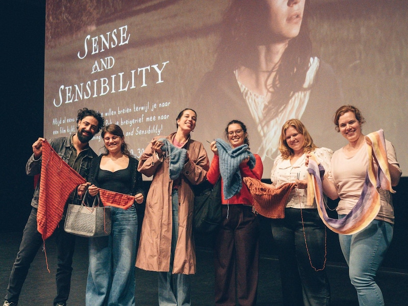 Breien, haken of borduren tijdens een film? Cinema ZED Hasselt lanceert ‘Crafty Sunday’