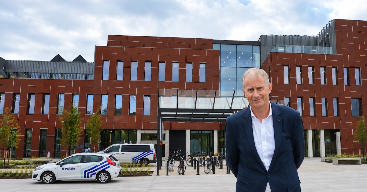 Korpschef Leo Mares (67) zwaait af na 44 jaar bij de politie: “Leiding geven doe je vanuit kracht, n