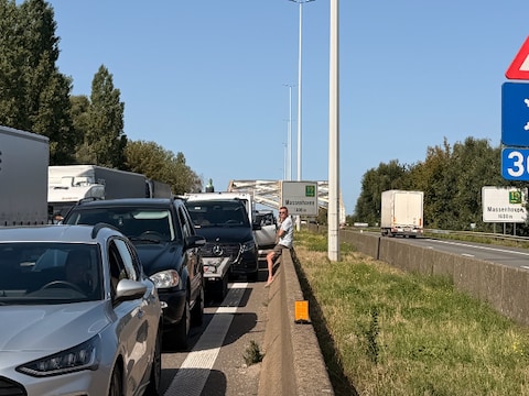 Zwaar ongeval op E313 in Herentals-West: rijbaan volledig versperd richting Hasselt