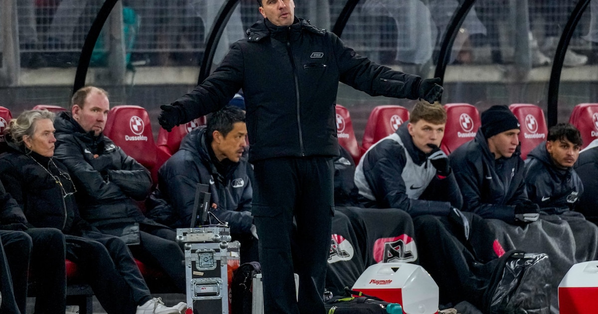 AZ Alkmaar ontslaat trainer Maarten Martens vanwege “teleurstellende resultaten”