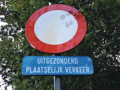 De gemeente Zoersel gaat op proef enkel plaatselijk verkeer invoeren in de woonstraten tussen de dorpskernen van Halle en Sint-Antonius, die vaak gebruikt worden als sluipwegen 