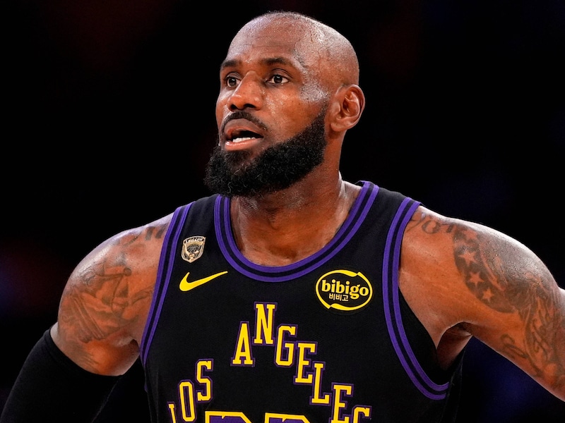 Je wil in één leven niet zien hoe Michael Jordan en LeBron James afzwaaien én hoe Kobe Bryant sterft: waarom ‘King James’ niet op pensioen mag