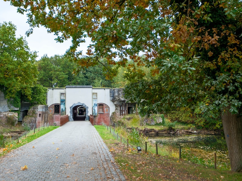 Open Monumentendag in Duffel met kasteel Ter Elst, het Spoorwegfort en De Loods