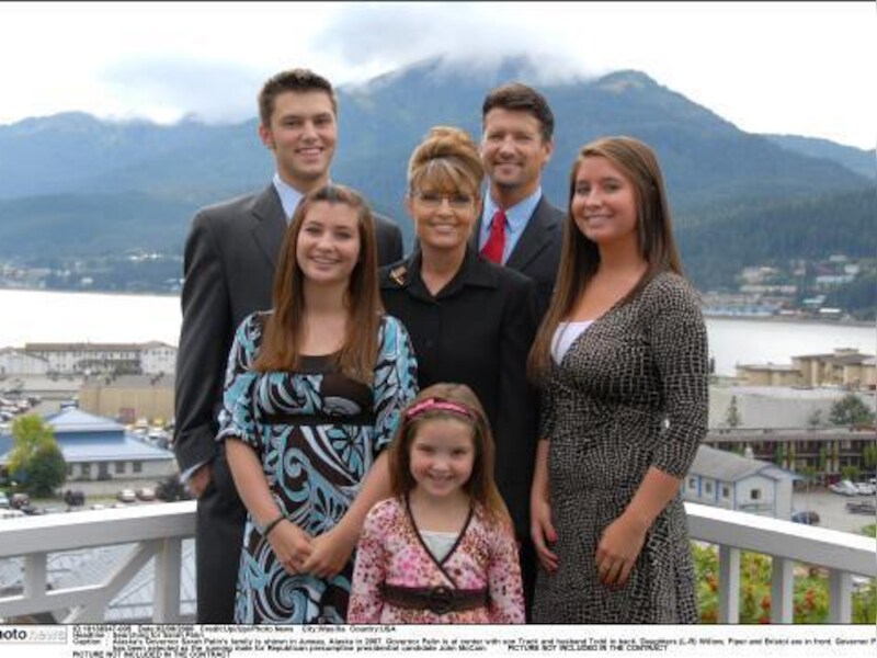 De familie Palin in 2007: Sarah met haar zoon Track, man Todd en drie dochters Willow, Piper en Bristol.