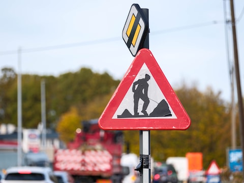 Een archiefbeeld van een bord dat wegenwerken aangeeft.