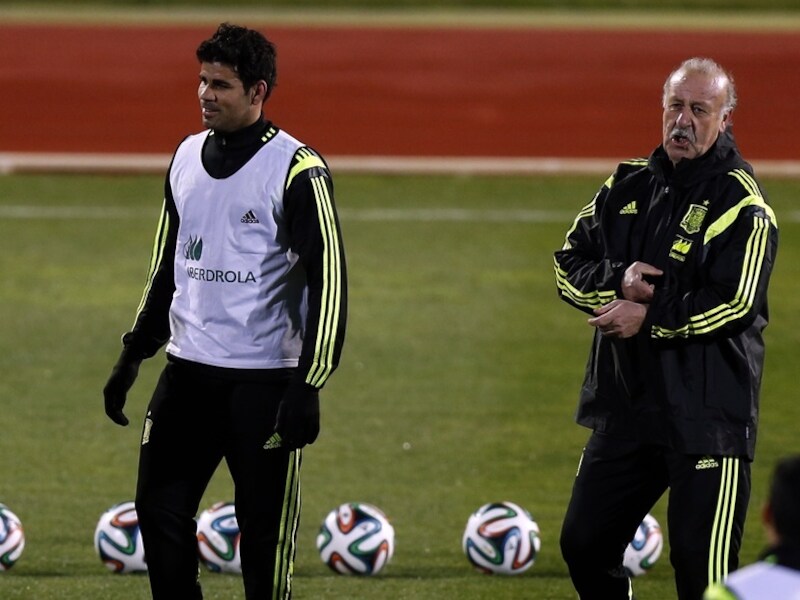 Diego Costa naast Vicente del Bosque