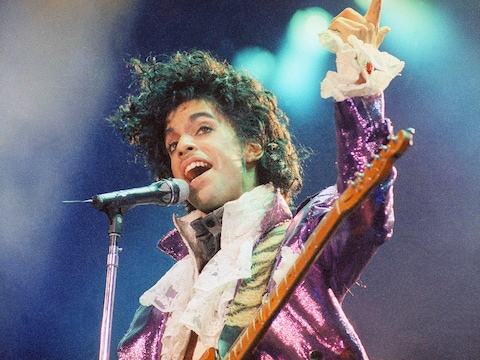 Prince treedt op in 'the Forum' in het Californische Inglewood, nabij Los Angeles. (Archieffoto 18 februari 1985).
