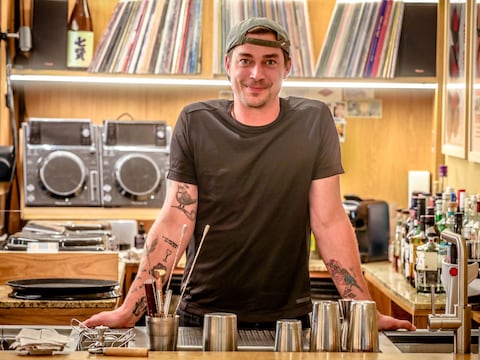 Ran Van Ongevalle in Shibuya, één van zijn verschillende zaken in Brugge: “Het zijn allemaal coole planeten.”