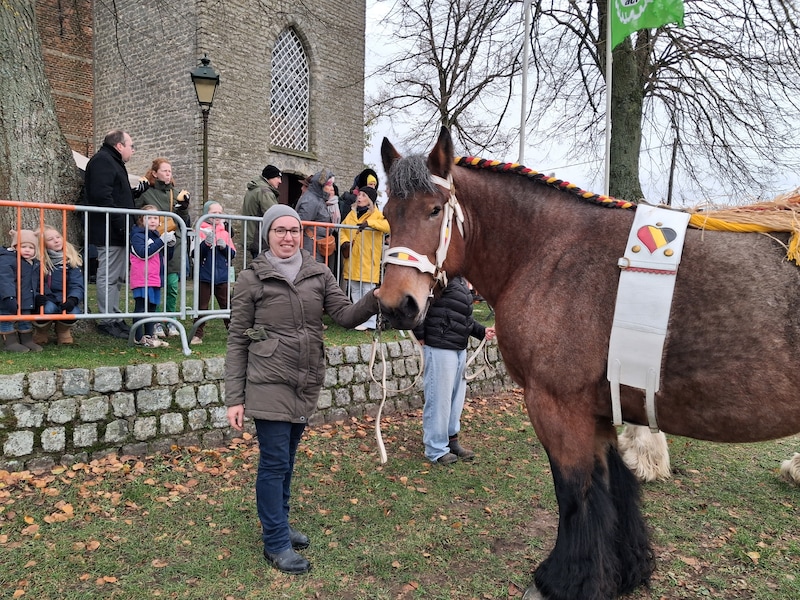 Een archiefbeeld van een eerdere paardenwijding aan het kerkje van Millegem. 
