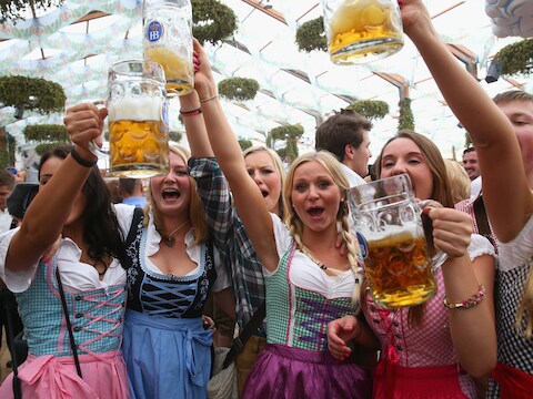Van 21 september tot 6 oktober vloeit het bier rijkelijk in München.