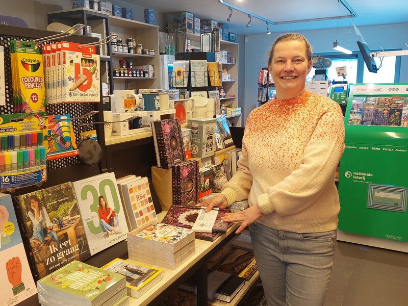 Mieke (48) zoekt overnemer voor haar geliefde dagbladhandel ‘t Krantje ...