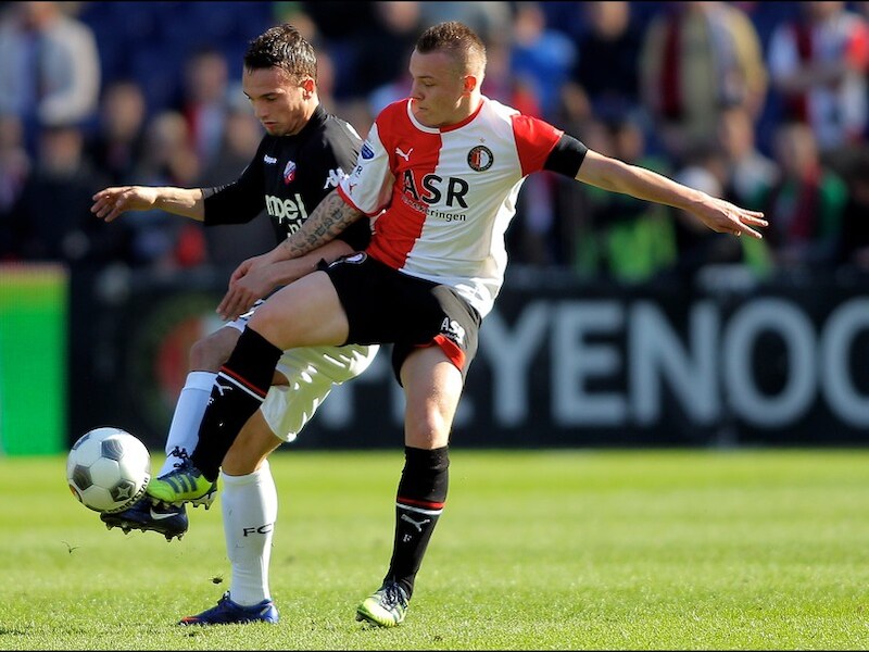Clasie in duel met Rodney Sneijder.