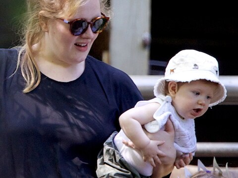 Adele met haar zoontje Angelo, in juni in New York