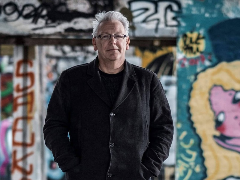Eric (65) leefde jaren met zware depressies en euforische pieken: “Ik dacht dat ik een hersentumor had”