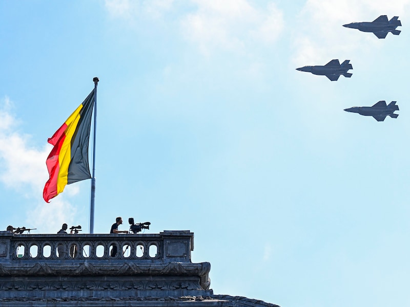Archiefbeeld. Drie F-35-toestellen vliegen boven Brussel tijdens de Nationale Dag. (21/07/26)