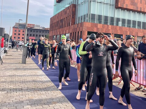 Na het incident besliste de organisatie om het zwemgedeelte van de recreatieve triatlon stop te zetten.