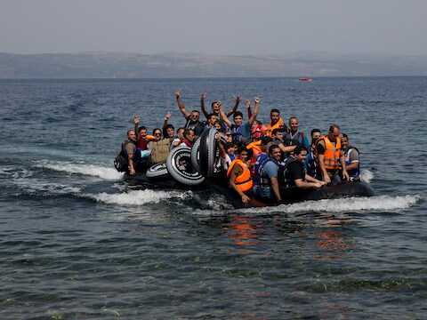 Syrische vluchtelingen arriveren op het Griekse eiland Lesbos.