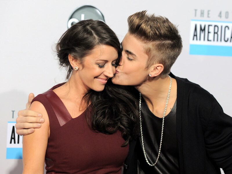 Justin met zijn mama Pattie.