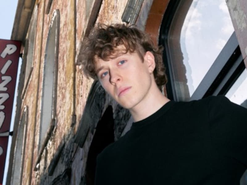 Opkomend indietalent Arend Delabie komt naar intieme gEM-sessie in Erpe-Mere
