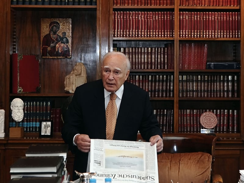 Carolos Papoulias.