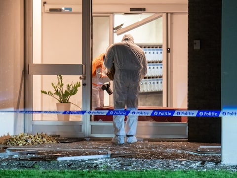 De speurder zou tegen betaling info doorspelen aan het drugsmilieu maar dat werd nooit aangetoond. 