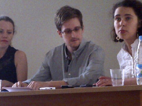 Edward Snowden gisteren op de luchthaven.
