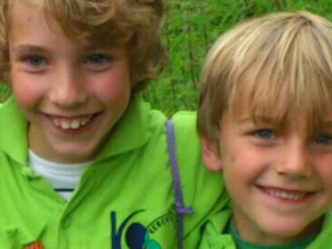 De broertjes Ruben en Julian op een dinsdagavond verspreide foto.