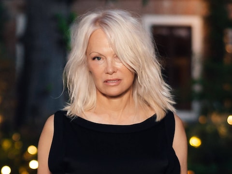 “Het was een doodvonnis”: Pamela Anderson kreeg na hepatitisdiagnose nog 10 jaar van arts